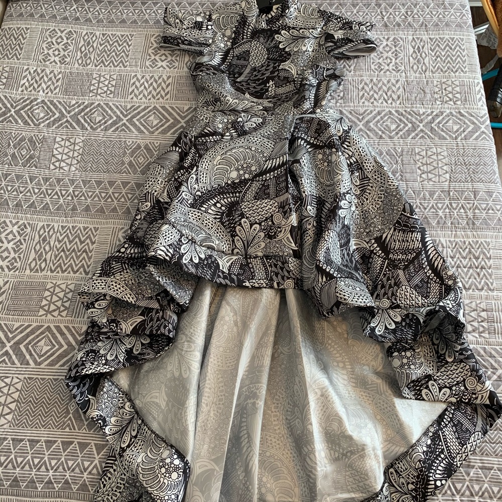 Maxi high low dress black & white pattern US M NWT